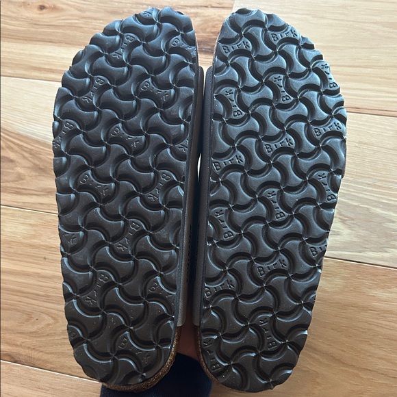 Women’s Birkenstocks- New - Picture 4 of 4